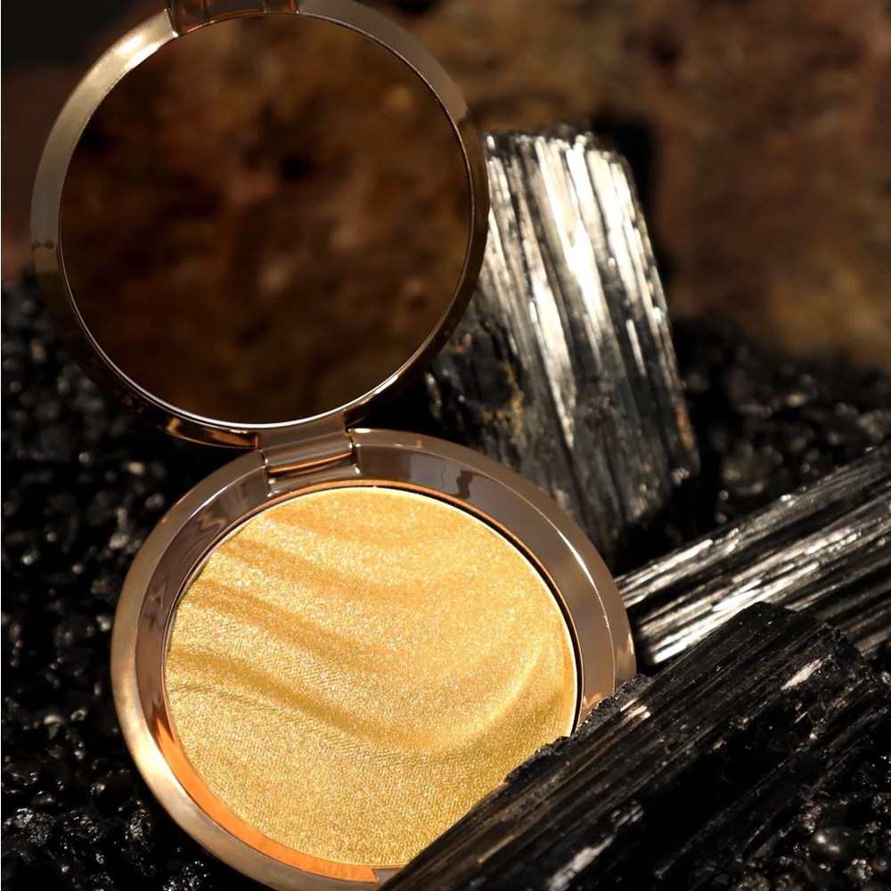 NIB BECCA SKIN PERFECTOR HIGHLIGHTER VALCANO GODDESS GOLD LAVA